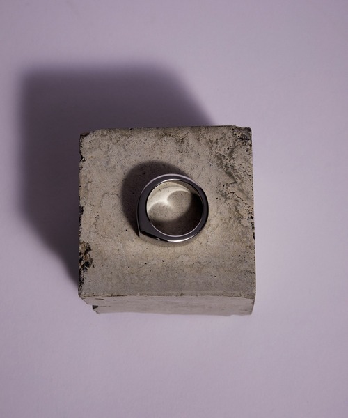 JUNRED（ジュンレッド）の「ital. from JUNRed / acuate ring（リング・メンズ・シルバー・L/S）」の2枚目の写真