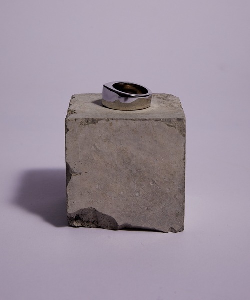 JUNRED（ジュンレッド）の「ital. from JUNRed / acuate ring（リング・メンズ・シルバー・L/S）」の3枚目の写真