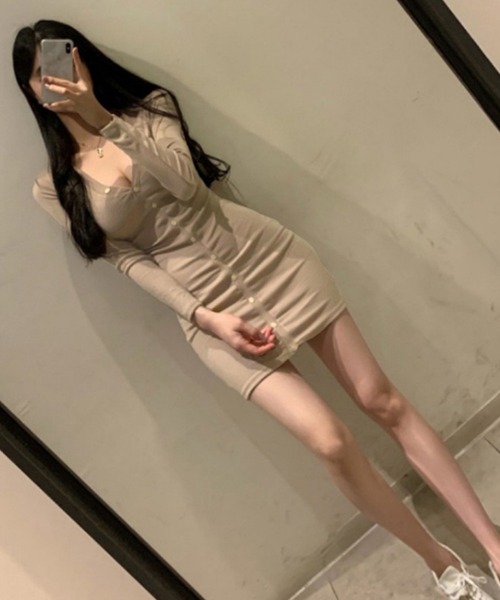 Jasmine Grandiflorum(ジャスミングランディフローラム)の「【Jasmine】セクシーVネックミニワンピース(ワンピース・レディース・ベージュ/ブラック・FREE)」の20枚目の写真