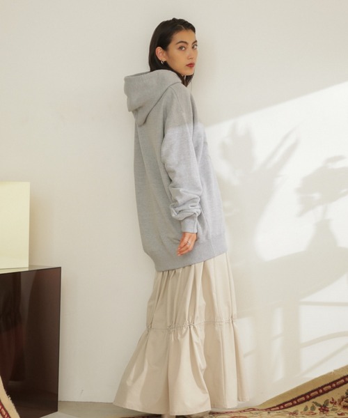 OKIRAKU(オキラク)の「(OKIRAKU×ROSE BUD)グラフィック&エンブロイド パーカー(パーカー・レディース・ホワイト系その他/グレー・ONE SIZE)」の7枚目の写真
