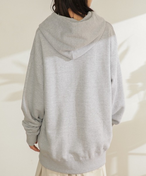 OKIRAKU(オキラク)の「(OKIRAKU×ROSE BUD)グラフィック&エンブロイド パーカー(パーカー・レディース・ホワイト系その他/グレー・ONE SIZE)」の9枚目の写真