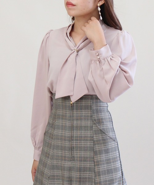 ASTORIA ODIER(アストリアオディール)の「リング付きボウタイブラウス(シャツ/ブラウス・レディース・ホワイト/ベージュ/ブラウン/ピンクベージュ・SMALL/MEDIUM)」の4枚目の写真