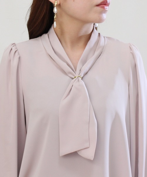 ASTORIA ODIER(アストリアオディール)の「リング付きボウタイブラウス(シャツ/ブラウス・レディース・ホワイト/ベージュ/ブラウン/ピンクベージュ・SMALL/MEDIUM)」の22枚目の写真