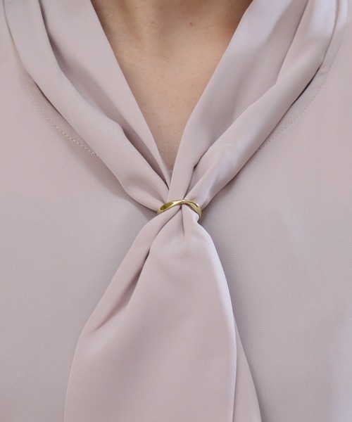 ASTORIA ODIER(アストリアオディール)の「リング付きボウタイブラウス(シャツ/ブラウス・レディース・ホワイト/ベージュ/ブラウン/ピンクベージュ・SMALL/MEDIUM)」の16枚目の写真