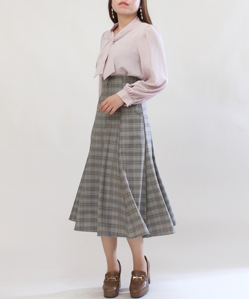 ASTORIA ODIER(アストリアオディール)の「リング付きボウタイブラウス(シャツ/ブラウス・レディース・ホワイト/ベージュ/ブラウン/ピンクベージュ・SMALL/MEDIUM)」の15枚目の写真