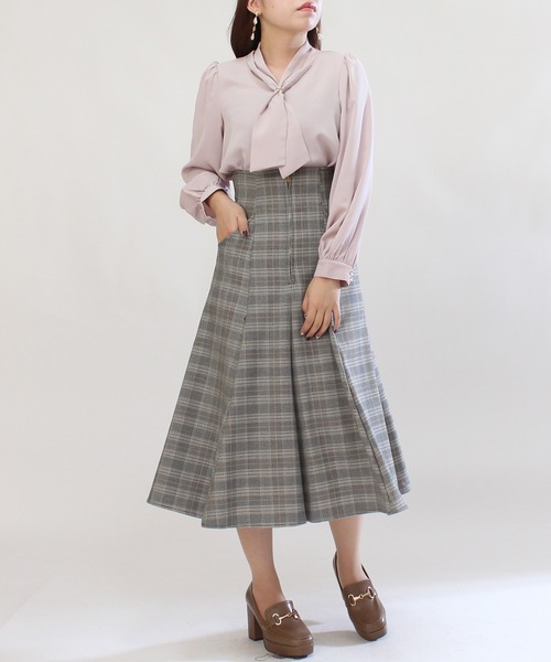 ASTORIA ODIER(アストリアオディール)の「リング付きボウタイブラウス(シャツ/ブラウス・レディース・ホワイト/ベージュ/ブラウン/ピンクベージュ・SMALL/MEDIUM)」の11枚目の写真