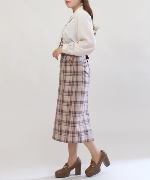 ASTORIA ODIER(アストリアオディール)の「リング付きボウタイブラウス(シャツ/ブラウス・レディース・ホワイト/ベージュ/ブラウン/ピンクベージュ・SMALL/MEDIUM)」の14枚目の写真