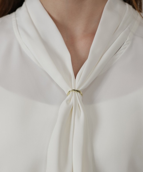 ASTORIA ODIER(アストリアオディール)の「リング付きボウタイブラウス(シャツ/ブラウス・レディース・ホワイト/ベージュ/ブラウン/ピンクベージュ・SMALL/MEDIUM)」の13枚目の写真