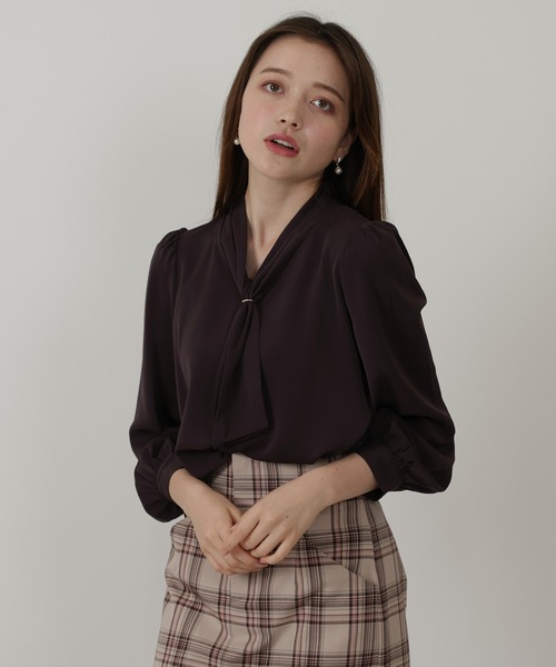 ASTORIA ODIER(アストリアオディール)の「リング付きボウタイブラウス(シャツ/ブラウス・レディース・ホワイト/ベージュ/ブラウン/ピンクベージュ・SMALL/MEDIUM)」の21枚目の写真