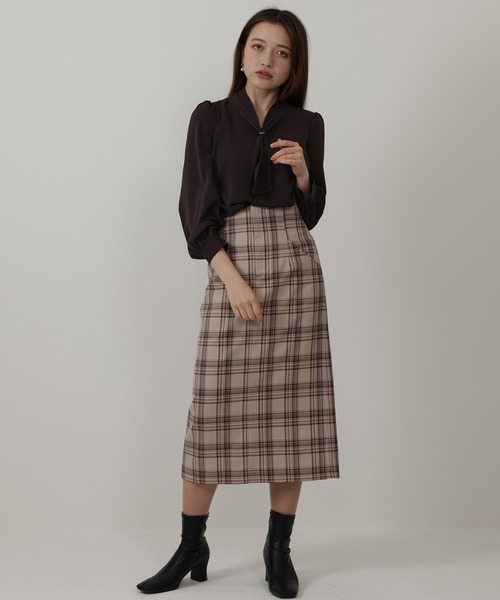 ASTORIA ODIER(アストリアオディール)の「リング付きボウタイブラウス(シャツ/ブラウス・レディース・ホワイト/ベージュ/ブラウン/ピンクベージュ・SMALL/MEDIUM)」の18枚目の写真