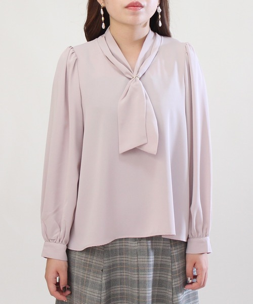 ASTORIA ODIER(アストリアオディール)の「リング付きボウタイブラウス(シャツ/ブラウス・レディース・ホワイト/ベージュ/ブラウン/ピンクベージュ・SMALL/MEDIUM)」の12枚目の写真