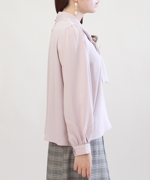 ASTORIA ODIER(アストリアオディール)の「リング付きボウタイブラウス(シャツ/ブラウス・レディース・ホワイト/ベージュ/ブラウン/ピンクベージュ・SMALL/MEDIUM)」の8枚目の写真