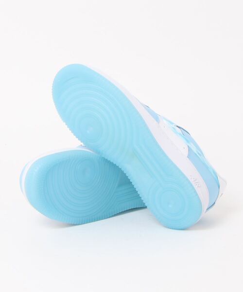 NIKE(ナイキ)の「NIKE WMNS AIR FORCE 1 07 LV8 DX2937-100(スニーカー・レディース・ライトブルー・24㎝/25㎝/23.5㎝/24.5㎝/23㎝)」の3枚目の写真