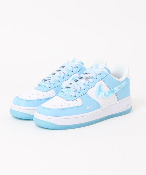 NIKE(ナイキ)の「NIKE WMNS AIR FORCE 1 07 LV8 DX2937-100(スニーカー・レディース・ライトブルー・24㎝/25㎝/23.5㎝/24.5㎝/23㎝)」の2枚目の写真
