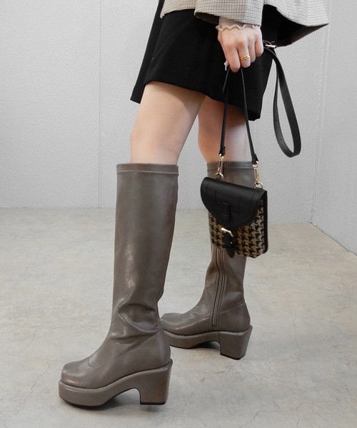 alala（アララ）の「バルキーヒールロング　◆（ブーツ・レディース・ブラック/ベージュ/モカ・S/M/L）」の8枚目の写真