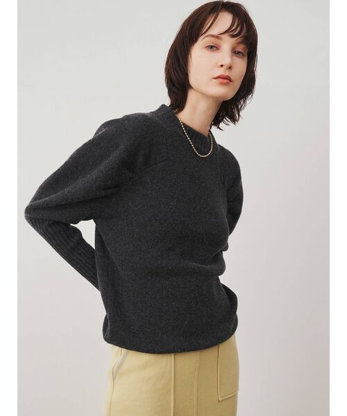ELENDEEK(エレンディーク)の「エアーウールボリュームニット(ニット/セーター・レディース・チャコールグレー/ネイビー/オフホワイト・FREE)」の19枚目の写真