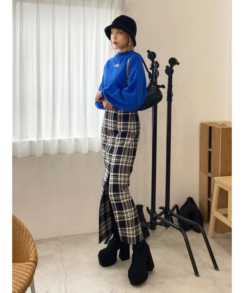 EMODA（エモダ）の「マークロゴクロップスウェット（スウェット・レディース・ホワイト/ブラック/ピンク/ブルー・FREE）」の19枚目の写真