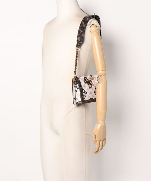 Guess(ゲス)の「ABEY Multi Compartment Shoulder Bag(ショルダーバッグ・レディース・ホワイト・ONE SIZE)」の14枚目の写真