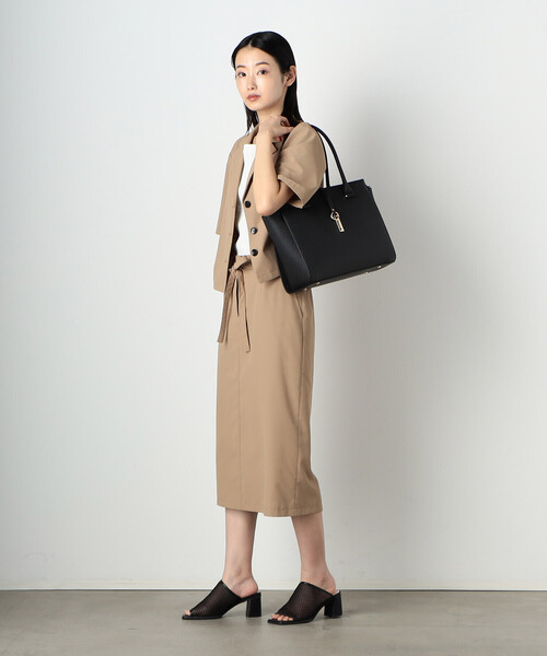 MONO　COMME CA（モノコムサ）の「ロゴプレート　2wayトートバッグ（トートバッグ・レディース・ブラック/グレイッシュベージュ/ライトグレー・FREE）」の7枚目の写真