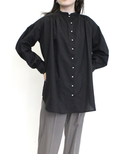 STYLEBLOCK(スタイルブロック)の「ブロードパールボタンバンドカラーブラウス(シャツ/ブラウス・レディース・ブルー/ライトグレー/ホワイト/ライトベージュ/ブラック・M)」の2枚目の写真