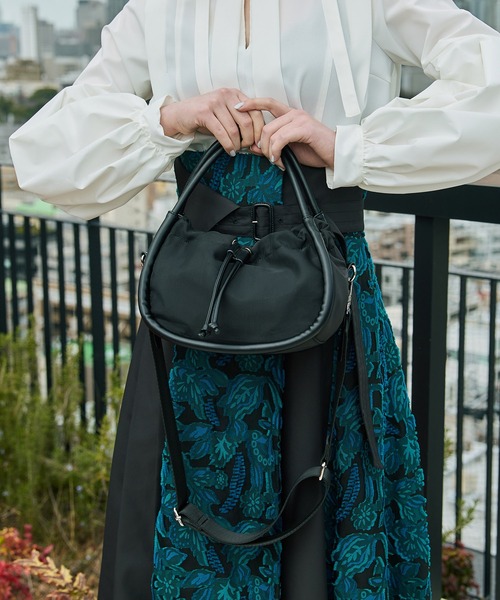 UNITED TOKYO(ユナイテッドトウキョウ)の「ロールショルダーバッグ(ショルダーバッグ・レディース・ブラック/ホワイト・FREE)」の15枚目の写真