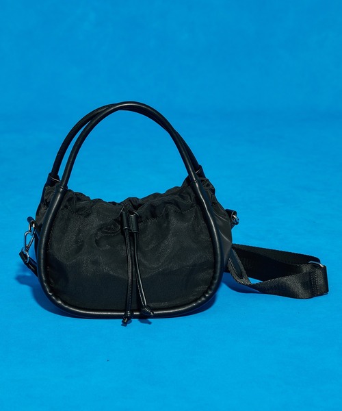 UNITED TOKYO(ユナイテッドトウキョウ)の「ロールショルダーバッグ(ショルダーバッグ・レディース・ブラック/ホワイト・FREE)」の11枚目の写真