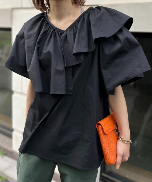 mi via loca(ミヴィアロカ)の「アシメ フリルカラーブラウス(シャツ/ブラウス・レディース・ライトグリーン/ホワイト/ブラック・FREE)」の15枚目の写真