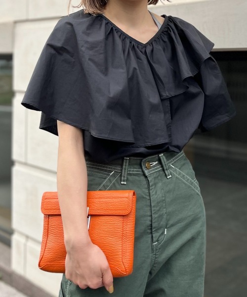 mi via loca(ミヴィアロカ)の「アシメ フリルカラーブラウス(シャツ/ブラウス・レディース・ライトグリーン/ホワイト/ブラック・FREE)」の5枚目の写真