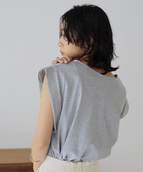 hellam（へラム）の「ショルダータックTシャツ（Tシャツ/カットソー・レディース・ブラック/杢グレー/オフホワイト/チャコール・FREE）」の3枚目の写真