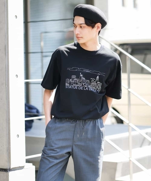 a.v.v(アーヴェヴェ)の「【イラストレーターコラボ】トラベルイラストTシャツ(TRAVELシリーズ)(Tシャツ/カットソー・メンズ・ホワイト/ライトブルー/ブラック・46/48)」の21枚目の写真