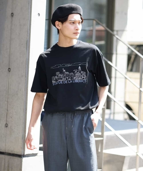 a.v.v(アーヴェヴェ)の「【イラストレーターコラボ】トラベルイラストTシャツ(TRAVELシリーズ)(Tシャツ/カットソー・メンズ・ホワイト/ライトブルー/ブラック・46/48)」の22枚目の写真