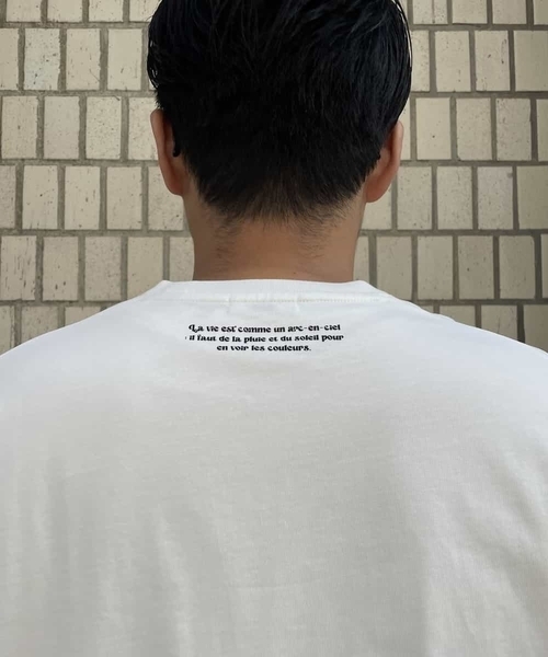 a.v.v(アーヴェヴェ)の「【イラストレーターコラボ】トラベルイラストTシャツ(TRAVELシリーズ)(Tシャツ/カットソー・メンズ・ホワイト/ライトブルー/ブラック・46/48)」の4枚目の写真