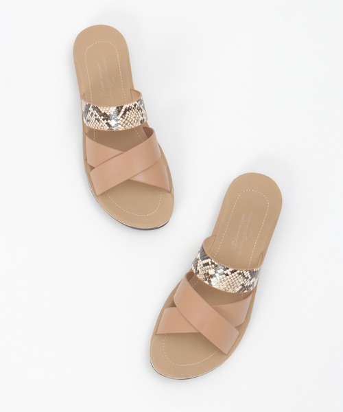 ikka(イッカ)の「軽量クロスベルトサンダル(サンダル・レディース・ベージュ/ブラック/オフホワイト・M/L)」の4枚目の写真