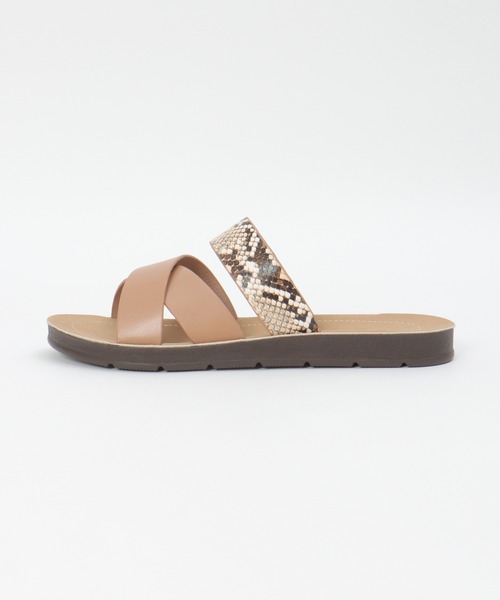 ikka(イッカ)の「軽量クロスベルトサンダル(サンダル・レディース・ベージュ/ブラック/オフホワイト・M/L)」の5枚目の写真