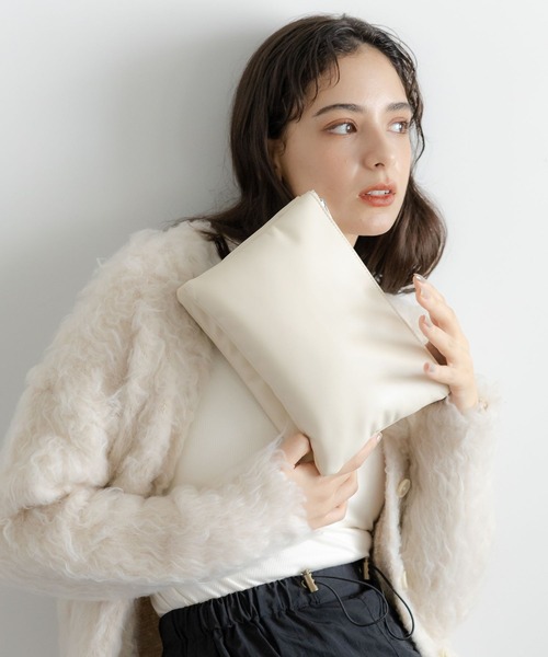 LAKOLE（ラコレ）の「パデットチェーンショルダー / 963002（ショルダーバッグ・レディース・ブラック/オフホワイト/シルバー/ボルドー/アイボリー/イエロー・FREE）」の3枚目の写真