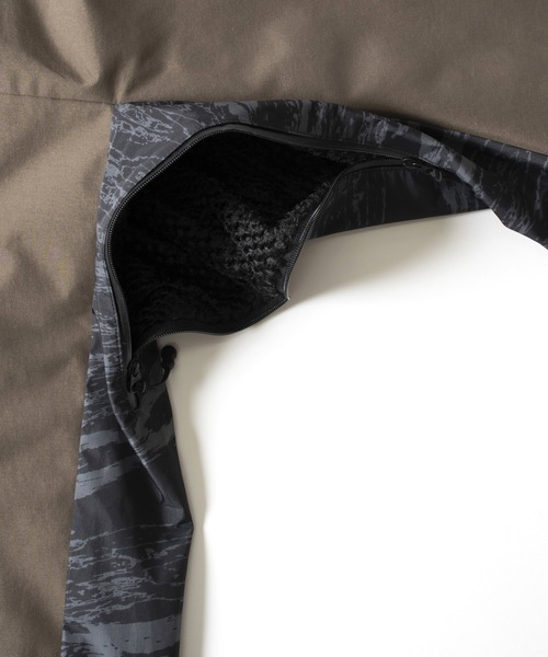 Back Channel（バックチャンネル）の「MOUNTAIN PARKA（マウンテンパーカー・メンズ・ブラック/カーキ・MEDIUM/X-LARGE/LARGE）」の8枚目の写真