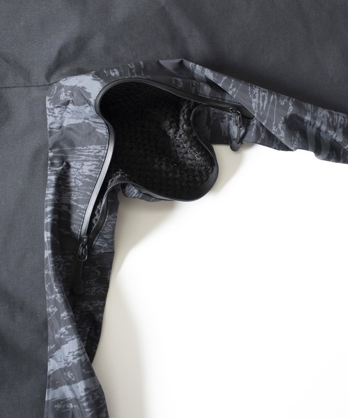 Back Channel（バックチャンネル）の「MOUNTAIN PARKA（マウンテンパーカー・メンズ・ブラック/カーキ・MEDIUM/X-LARGE/LARGE）」の17枚目の写真