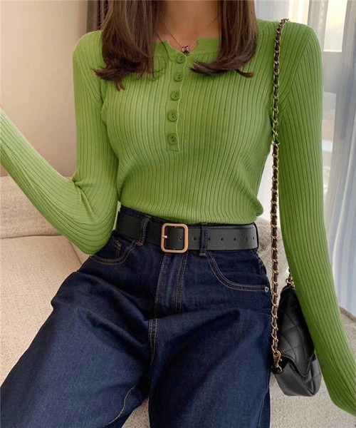 NANEA（ナネア）の「リブニットトップス　ラウンドヘンリーネック（ニット/セーター・レディース・ホワイト/ピンク/グリーン/グレー/ブルー/ブラック/アイボリー/サックスブルー/ベージュ/イエロー/レッド/パープル・MEDIUM）」の6枚目の写真