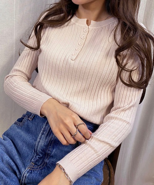 NANEA（ナネア）の「リブニットトップス　ラウンドヘンリーネック（ニット/セーター・レディース・ホワイト/ピンク/グリーン/グレー/ブルー/ブラック/アイボリー/サックスブルー/ベージュ/イエロー/レッド/パープル・MEDIUM）」の15枚目の写真