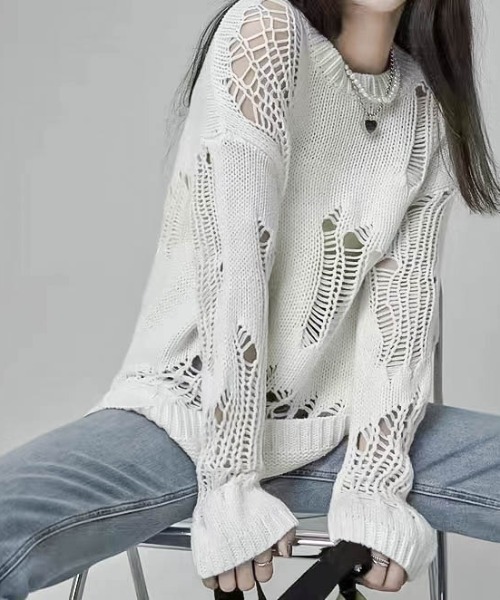 Sibra(シブラ)の「ダメージクロップドニット(ニット/セーター・レディース・ホワイト/アイボリー/ブラック・M)」の1枚目の写真