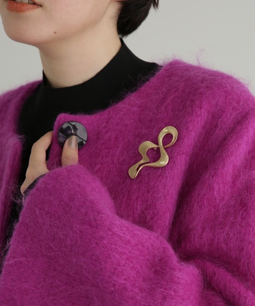 JILL STUART(ジルスチュアート)の「◆カーブブローチ(ブローチ/コサージュ・レディース・ゴールド・フリ-)」の1枚目の写真