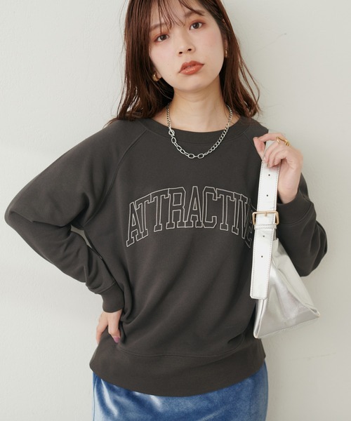 natural couture(ナチュラルクチュール)の「カレッジロゴ刺繍裏毛プルオーバー(Tシャツ/カットソー・レディース・ライトベージュ/チャコールグレー/ブルー/グリーン・FREE)」の5枚目の写真