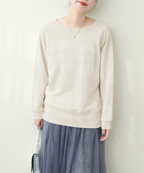 natural couture(ナチュラルクチュール)の「カレッジロゴ刺繍裏毛プルオーバー(Tシャツ/カットソー・レディース・ライトベージュ/チャコールグレー/ブルー/グリーン・FREE)」の12枚目の写真