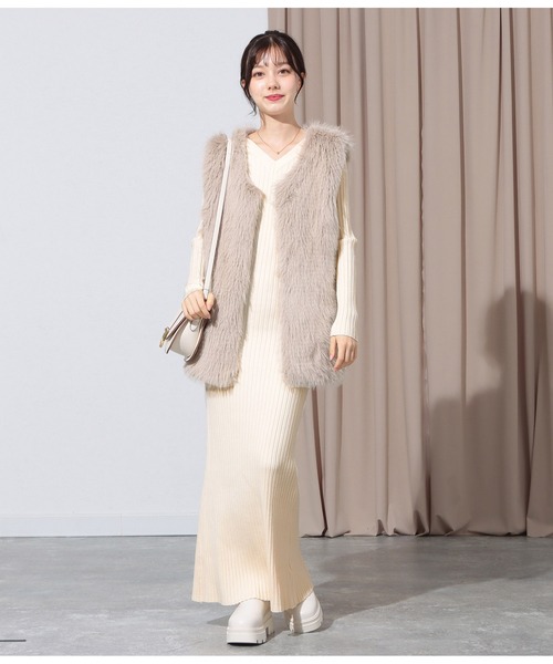 CHILLE(チル)の「Vネックリブニットタイトロングワンピース(ワンピース・レディース・アイボリー/ブルー/ブラック・FREE)」の6枚目の写真