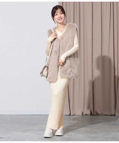 CHILLE(チル)の「Vネックリブニットタイトロングワンピース(ワンピース・レディース・アイボリー/ブルー/ブラック・FREE)」の7枚目の写真