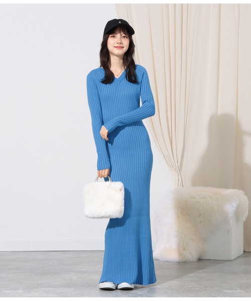 CHILLE(チル)の「Vネックリブニットタイトロングワンピース(ワンピース・レディース・アイボリー/ブルー/ブラック・FREE)」の9枚目の写真