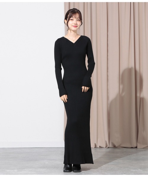 CHILLE(チル)の「Vネックリブニットタイトロングワンピース(ワンピース・レディース・アイボリー/ブルー/ブラック・FREE)」の14枚目の写真