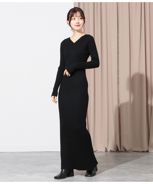 CHILLE(チル)の「Vネックリブニットタイトロングワンピース(ワンピース・レディース・アイボリー/ブルー/ブラック・FREE)」の16枚目の写真