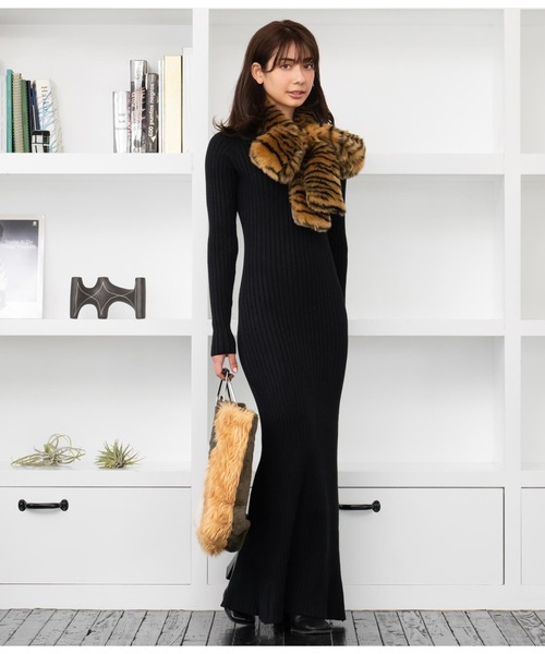 CHILLE(チル)の「Vネックリブニットタイトロングワンピース(ワンピース・レディース・アイボリー/ブルー/ブラック・FREE)」の19枚目の写真