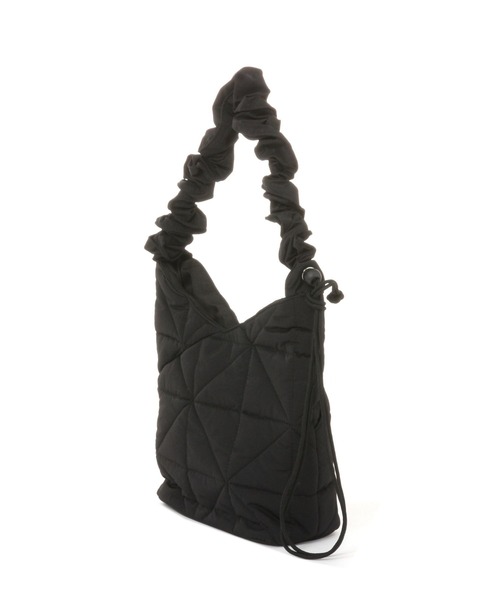 studio CLIP（スタディオクリップ）の「中綿キルトワンマイルショルダーバッグ（トートバッグ・レディース・ライトベージュ/ブラック/レッド・FREE）」の7枚目の写真